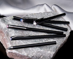 Golyóstoll 'MADE WITH SWAROVSKI ELEMENTS', fekete, mágneses, zafírkék kristállyal 14cm