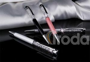 Golyóstoll 'MADE WITH SWAROVSKI ELEMENTS', fekete, felül színjátszós  fehér kristályokkal töltve 14cm